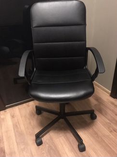 Офисные кресло