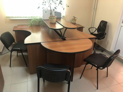 Офисная мебель: стол, тумба, шкаф, стул