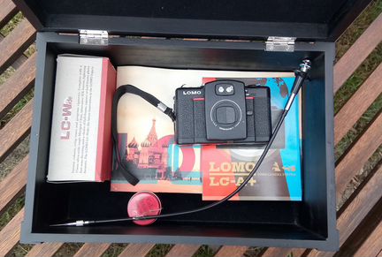 Фотокамера в подарочном наборе Lomo LC-Wide