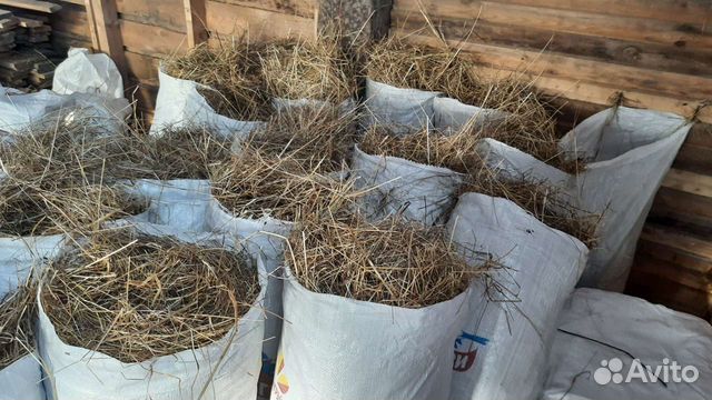Сено, солома и опилки в мешках