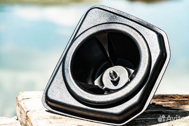 Карповый кораблик с разбрасывателем,эхолотом,GPS