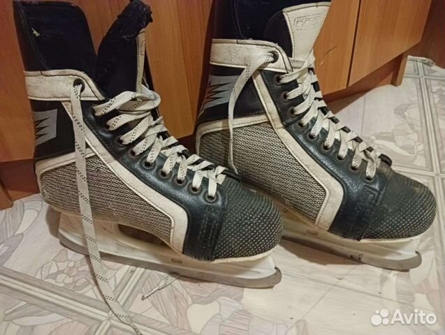 Коньки хоккейные
