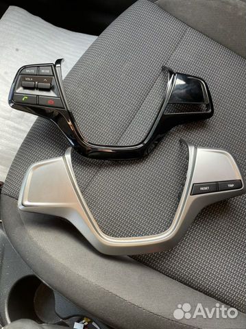 Кнопки управления магнитолой и бортовым компютером