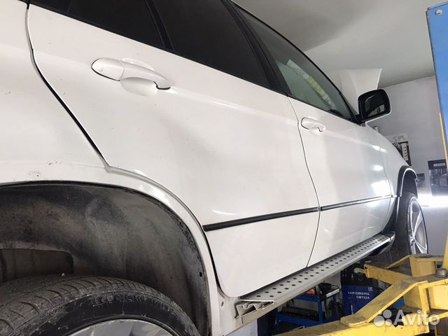 Белая правая задняя дверь е53