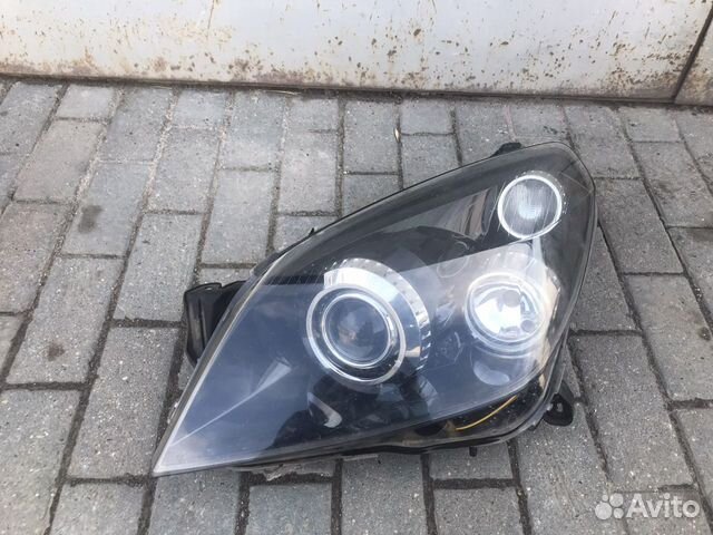 Фара Opel Astra H ксенон