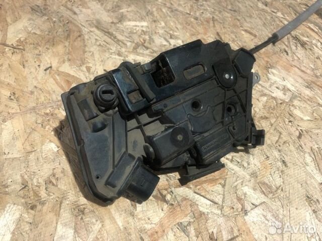 Замок двери задний правый Fabia Passat Tiguan