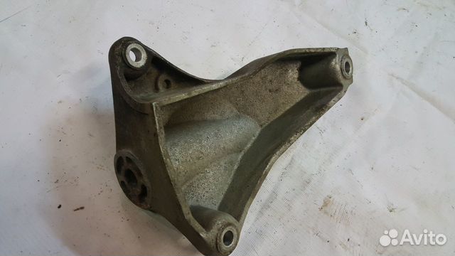 Кронштейн опоры АКПП правый a8 d2 audi 4d0399114ab