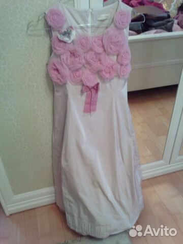 Бежевое нарядное платье Фирма monnal. K SA Бежевое нарядное платье Фирма monnal. K SA