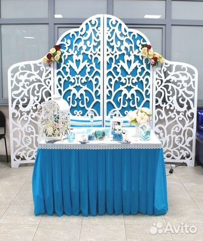 Фон за молодыми