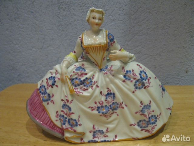 Старинная, немецкая, фарфоровая статуэтка