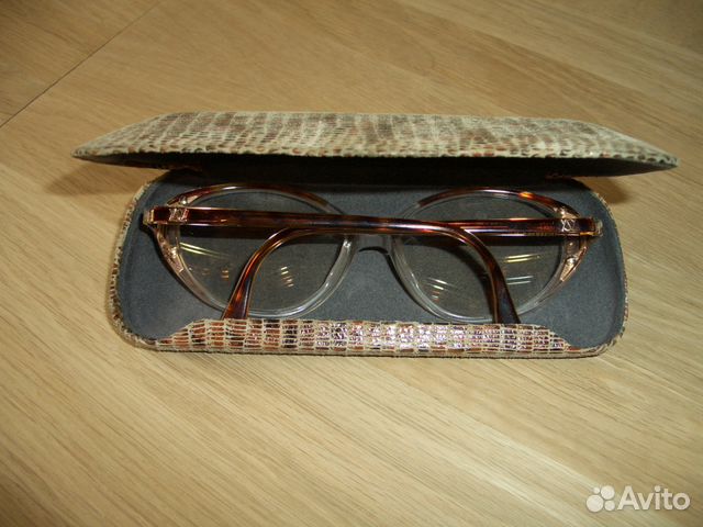 Солнцезащитные очки Yves Saint Laurent женские