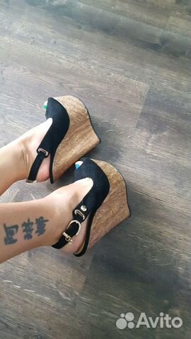 Босоножки на танкетке Босоножки на танкетке
