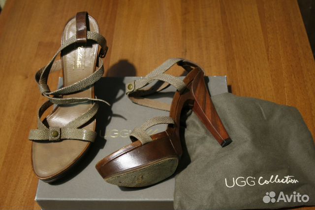 Босоножки на деревянном каблуке UGG Collection Босоножки на деревянном каблуке UGG Collection