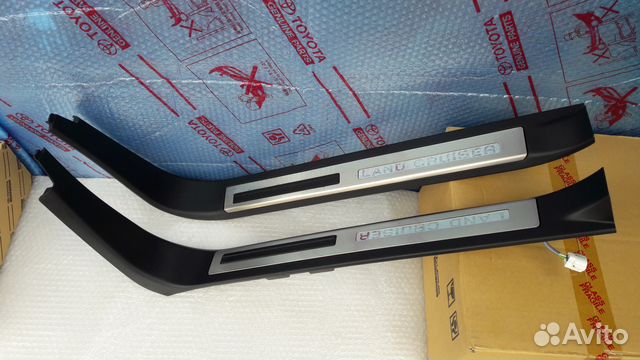 Накладка порога двери Toyota Land Cruiser 200