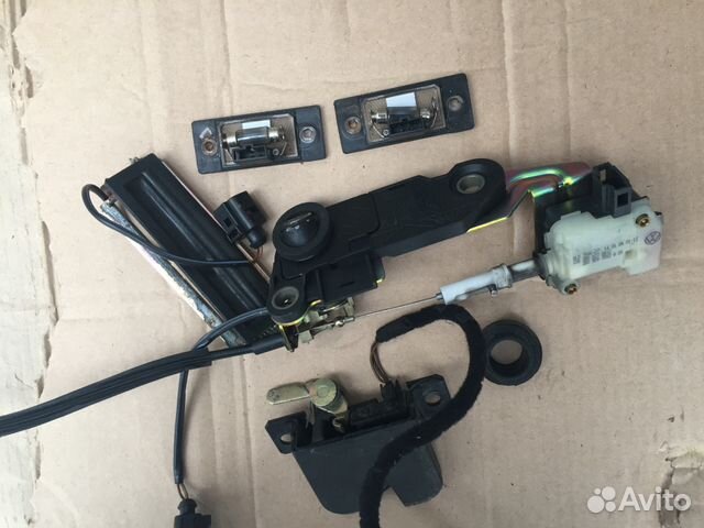 Замок двери багажника универсал VW Passat b5+