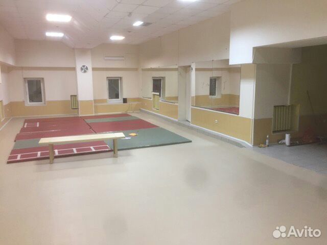 Помещение свободного назначения-200 м²,свой вход