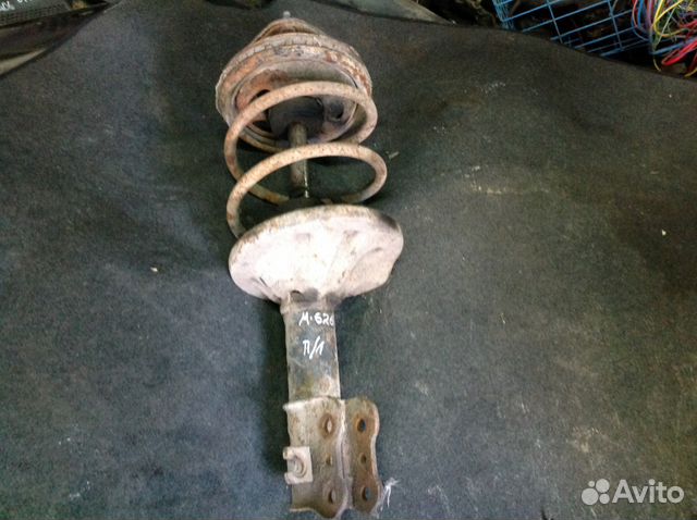 Стойка передняя в сборе на Mazda 626 1992 г Стойка передняя в сборе на Mazda 626 1992 г