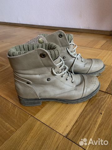 Бежевые ботинки с чулком