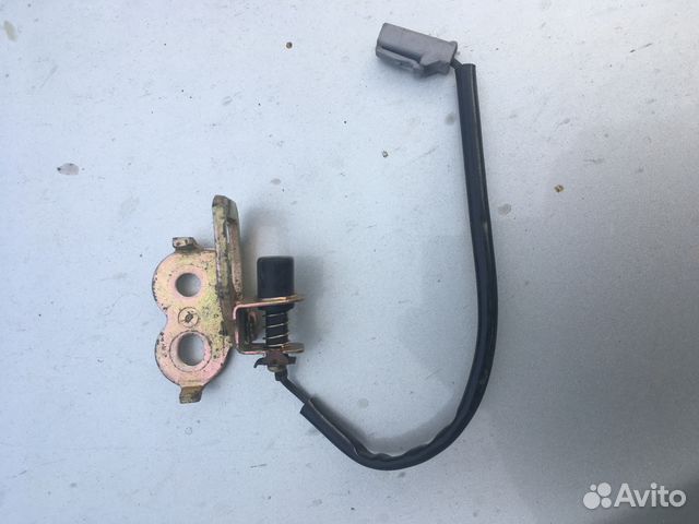 Toyota Camry 20 1997-2001 ухо замка багажника Toyota Camry 20 1997-2001 ухо замка багажника