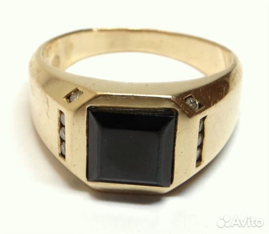 Золотое мужское кольцо с ониксом и бриллиантами