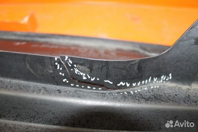 Кожух замка капота Toyota Land Cruiser 200 2007-Нв