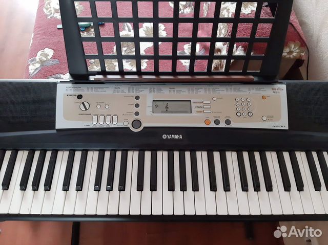 Синтезатор yamaha PSR-R200. стойка в комплекте