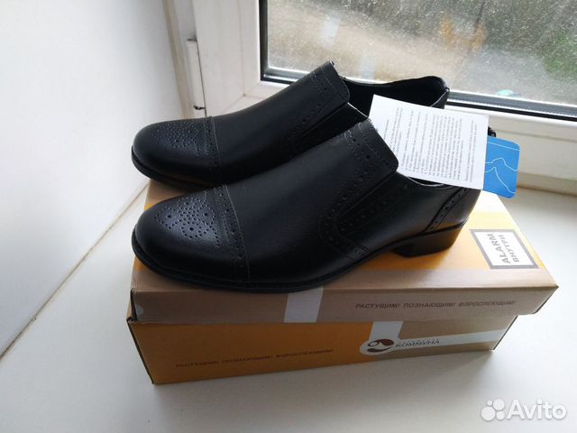 Новые школьные туфли Новые школьные туфли