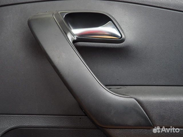 Обшивка двери передней правой VW Polo Обшивка двери передней правой VW Polo