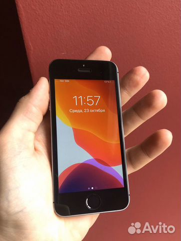 iPhone SE 32GB Space Gray iPhone SE 32GB Space Gray