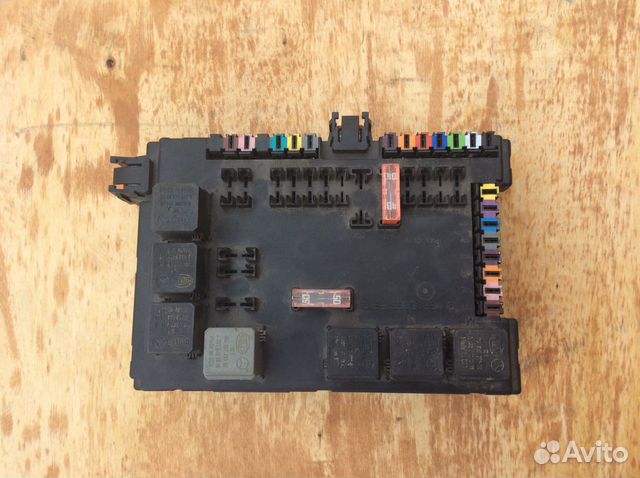 Блок предохранителей задний mercedes w221 S