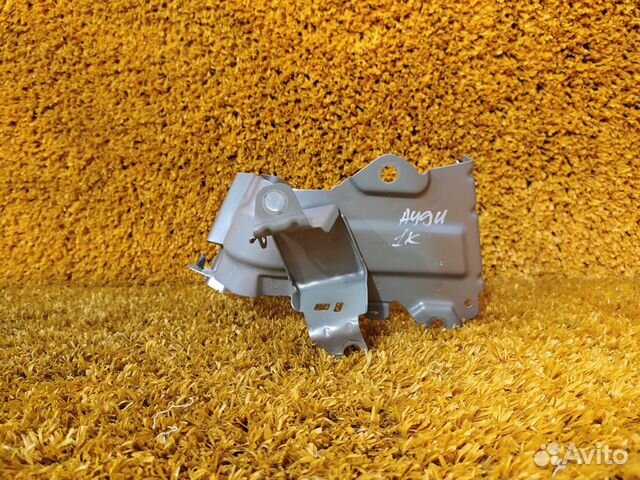 Кронштейн крыла передний правый Audi Q7 2 4M