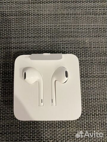 Гарнитура Apple EarPods с разъёмом Lightning