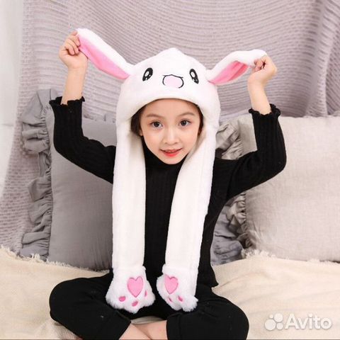 Шапка с двигающимися ушками