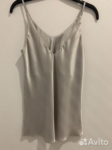 Шелковый классический топ на тонких бретелях