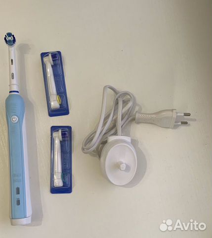 Электрическая зубная щетка Braun Oral-B Pro 650/D1 Электрическая зубная щетка Braun Oral-B Pro 650/D1