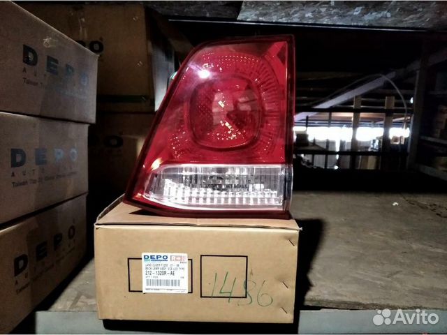 Фонарь в крышку правый Toyota Land Cruiser 200 Фонарь в крышку правый Toyota Land Cruiser 200