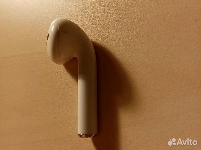 Правый наушник airpods оригинальный 2 поколения Правый наушник airpods оригинальный 2 поколения