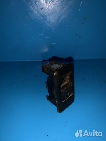 Кнопка стеклоподъемника 96-03 гг Volkswagen T4 Кнопка стеклоподъемника 96-03 гг Volkswagen T4