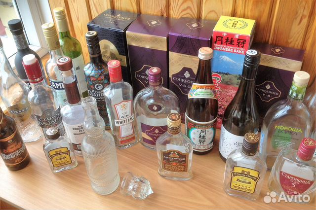 Бутылки, коробки, банки из-под напитков, пробки