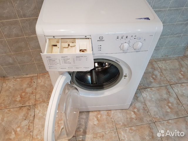 Стиральная машина Indesit 5kg узкая 40см Стиральная машина Indesit 5kg узкая 40см
