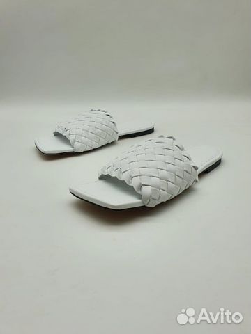 Шлепки Bottega Veneta белые кожаные