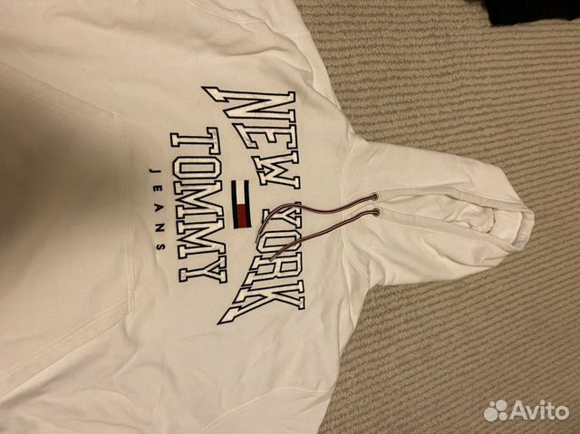 Толстовка белая tommy jeans Толстовка белая tommy jeans