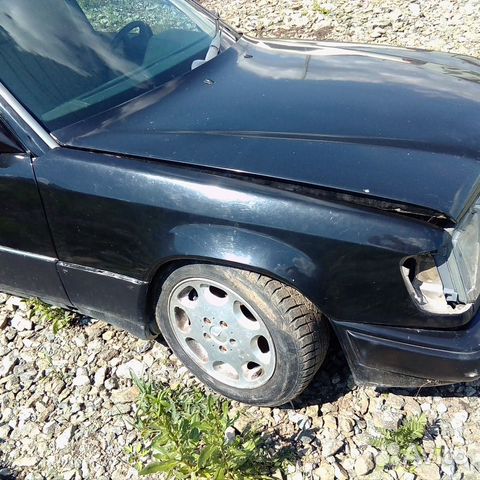 Крыло переднее правое Mercedes Benz W124 Крыло переднее правое Mercedes Benz W124
