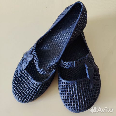 Новые кеды и обувь для пляжа 27-28