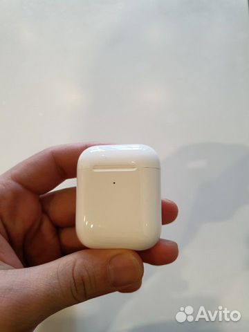 AirPods 2 с беспроводной зарядкой кейса