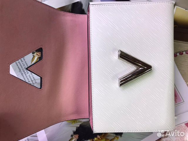 Новая женская сумка клатч на цепочке Louis Vuitton Новая женская сумка клатч на цепочке Louis Vuitton