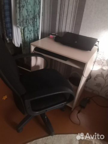 Офисный стул и стол компьютерный