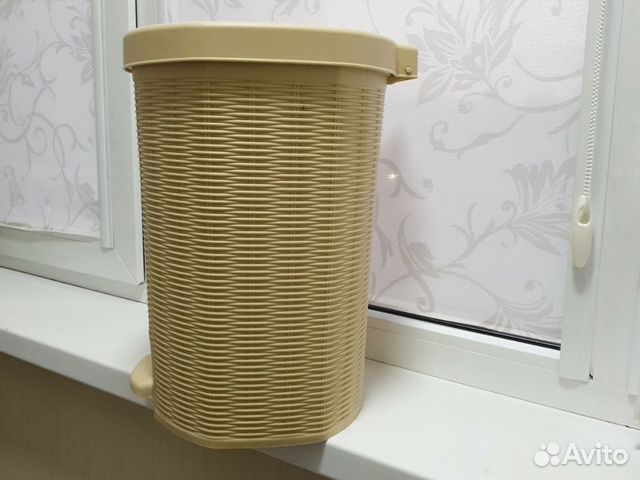 Контейнер с педалью для мусора Контейнер с педалью для мусора