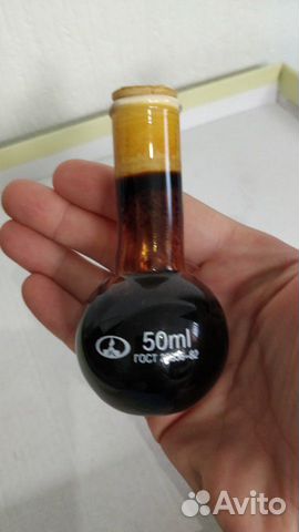 Колба с нефтью сувенир