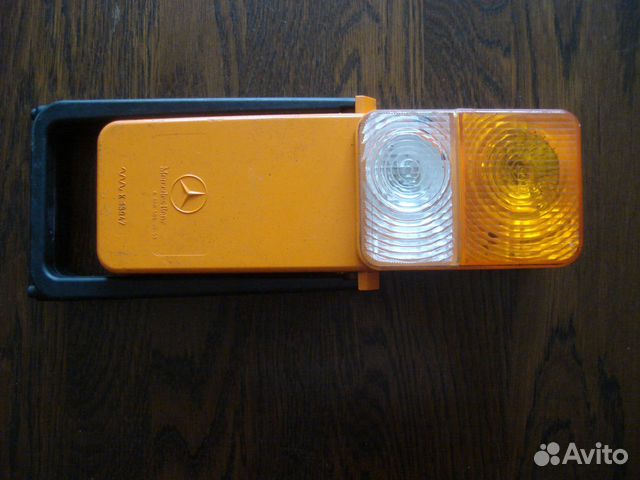 Сигнальный фонарь Mercedes-Benz.Оригинал